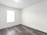 Property photo thumbnail 9