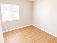 Property photo thumbnail 6